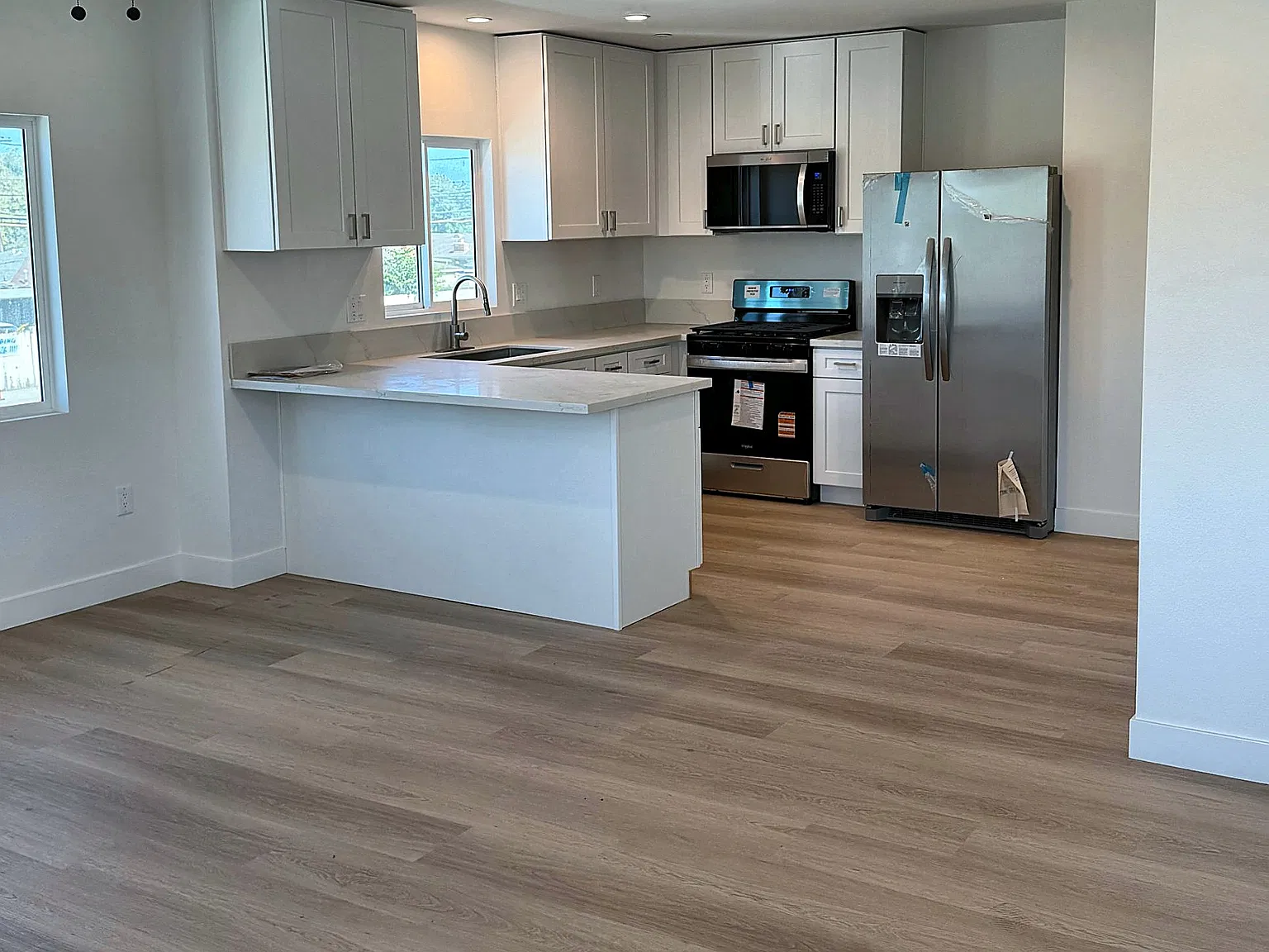 3 bed, 1115 sqft, $3,750 — Photo 2