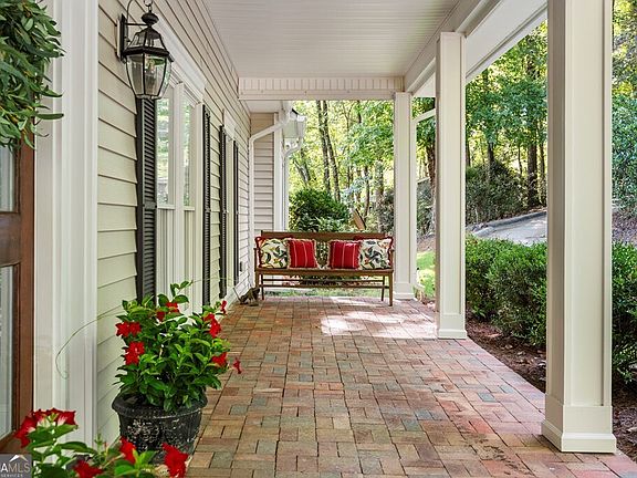 4th image of 540 Hall Dr