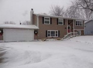 3967 Utica Ridge Rd, Bettendorf, IA 52722