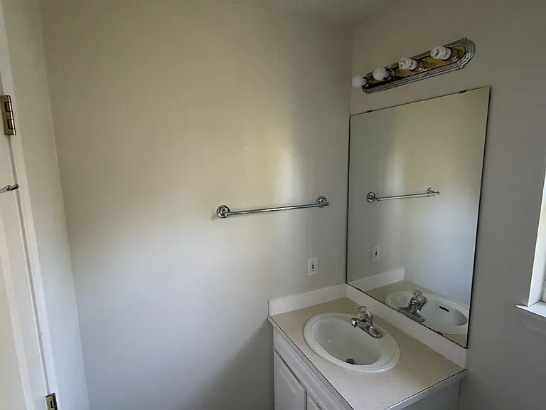 22651 NE 4th Pl — Photo 25