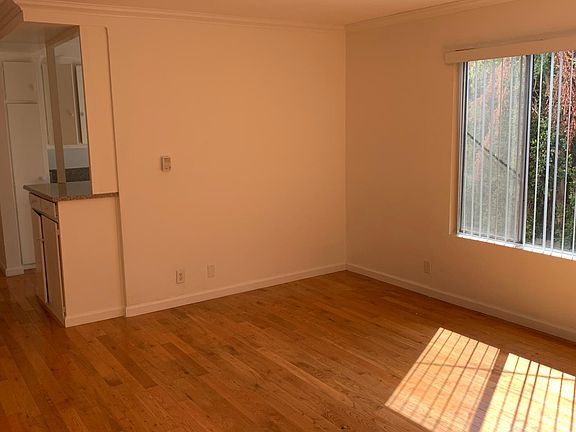 4th image of 7606 Hampton Ave #5