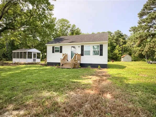 1949 Greys Point Rd, Topping, VA 23169
