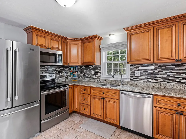 Algonquin Dr — Photo 10