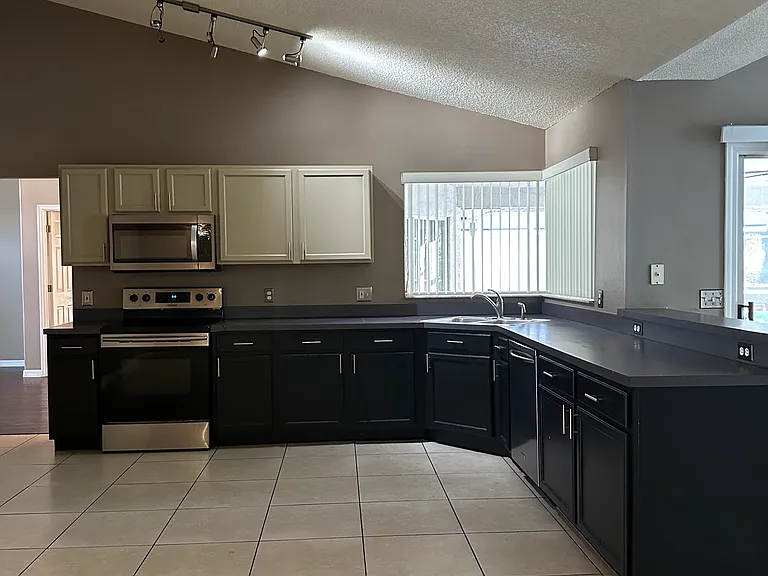 906 Thousand Oaks Blvd — Photo 7