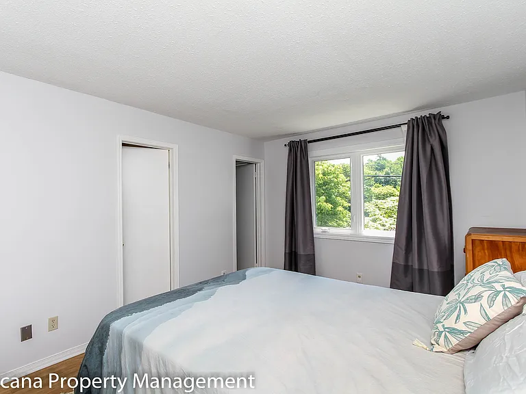 72 Burlington Cres #1 — Photo 21