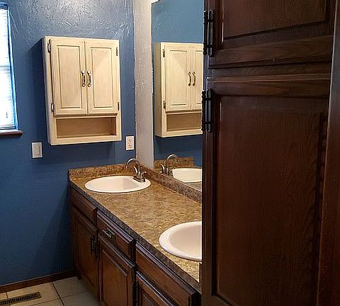 Master bathroom 