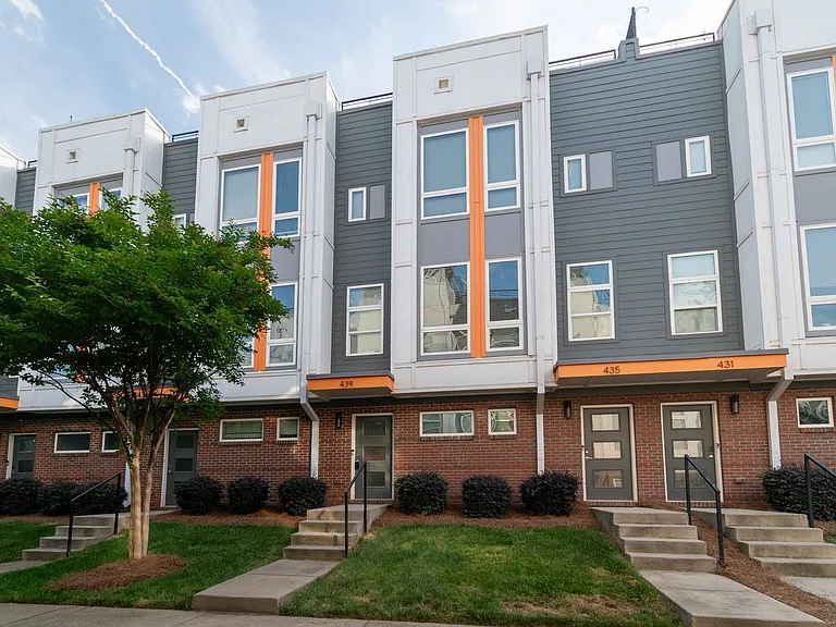 439 Southend Crossing Ln — Photo 1