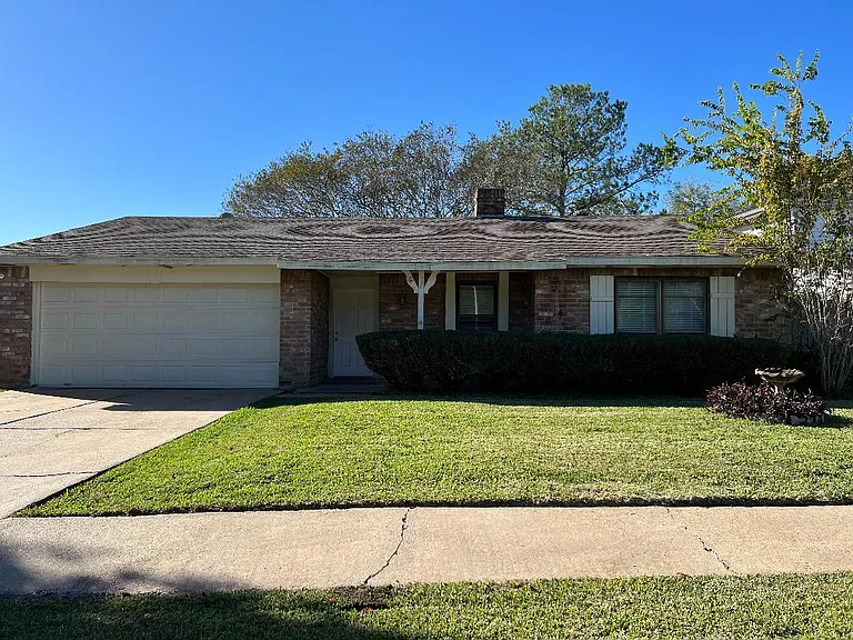 Front right lawn