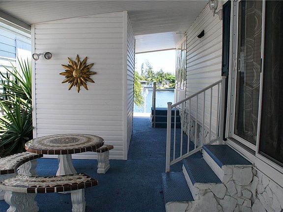 4th image of 5740 Lagoon Dr