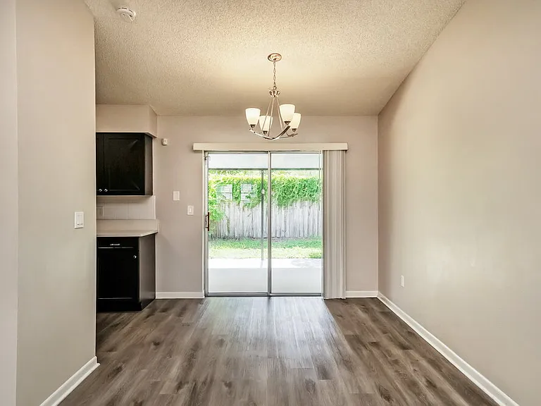 1828 Craven Dr — Photo 6