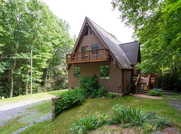 3rd image of 142 Little Laurel Ln