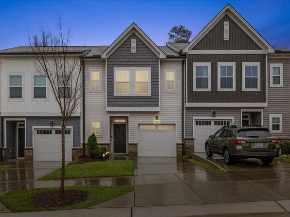 845 Oak Center Dr, Raleigh, NC 27610