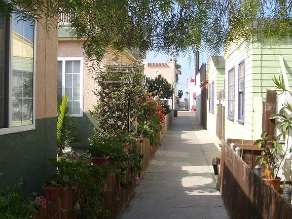 2nd image of 823 Queenstown Ct