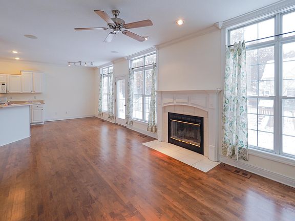 4th image of 7852 Wildberry Ct