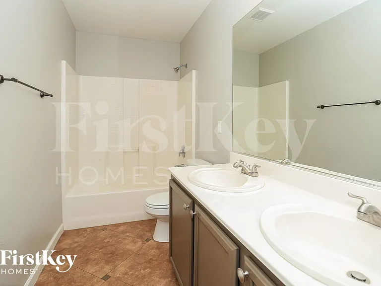6425 Casamar St — Photo 8