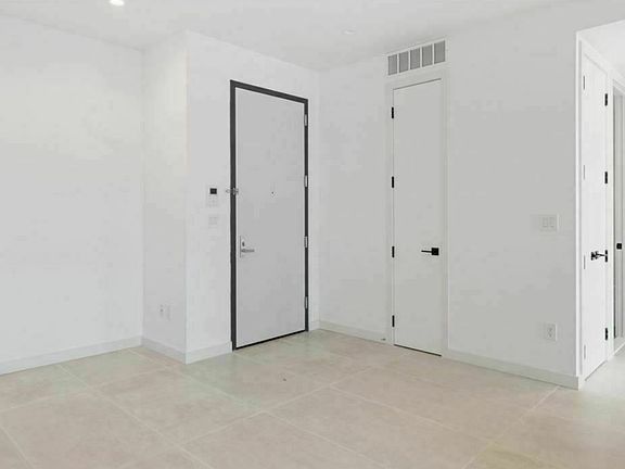2nd image of 722 Hinsdale St #8