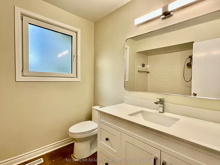 45 Emmeloord Cres — Photo 31