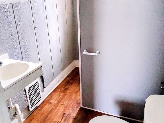 2nd image of 1 W Orchard Pl APT 4