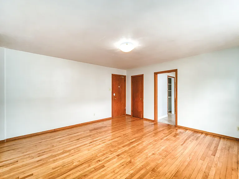 1066 Tower Rd — Photo 22