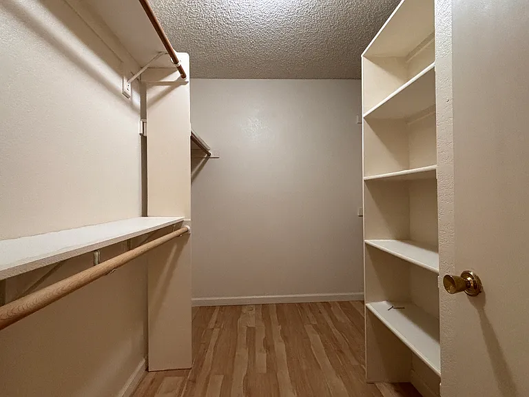 1588 Yellowwood Dr — Photo 16