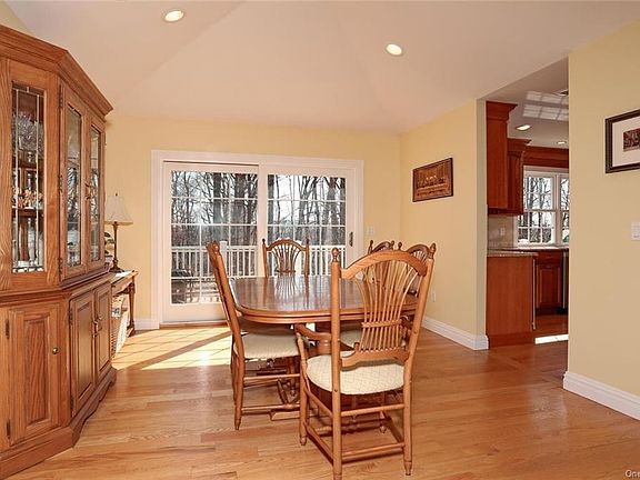 5th image of 18 Meadowlark Dr