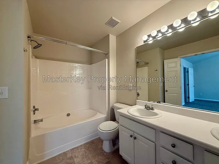 414 Walnut Woods Dr — Photo 14