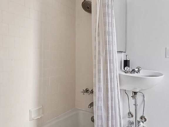 5th image of 300 8th Ave APT 3O