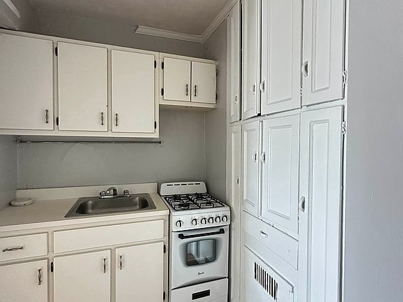 5th image of 203 Underhill Ave APT 3C