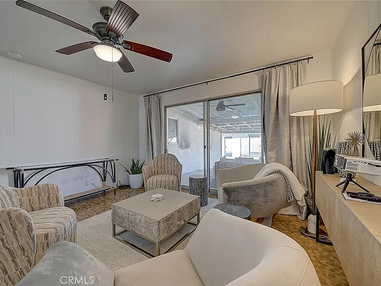 444 N Shattuck Pl — Photo 30