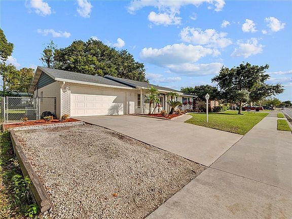 3rd image of 2033 N Normandy Blvd