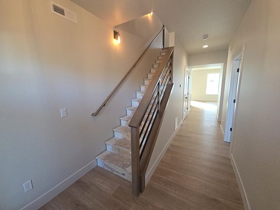 3rd image of 2205 W Cascade Way