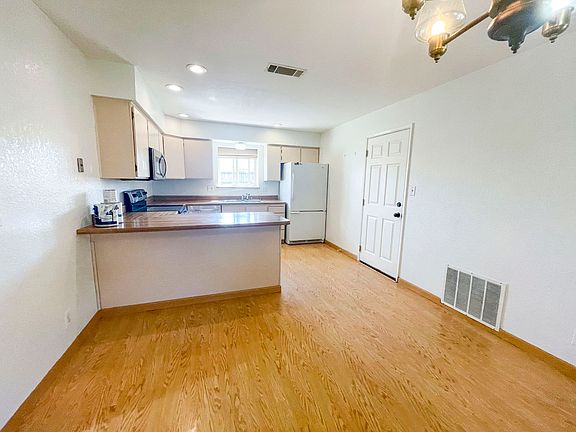 5th image of 601 Herrick Ave