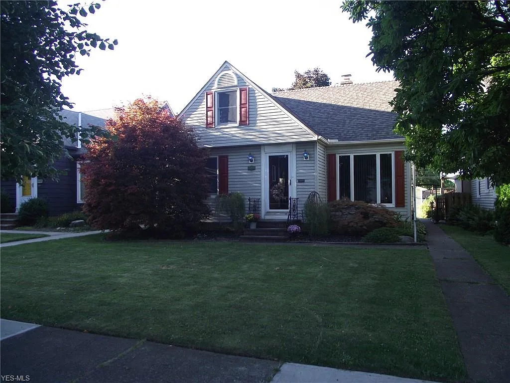 8604 Orchard Ave photo 1