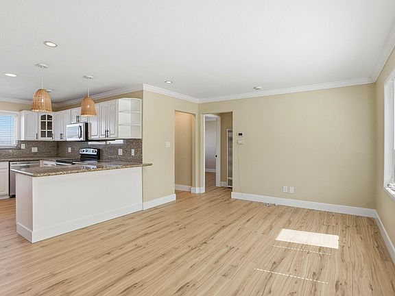 3rd image of 400 La Casa Ave
