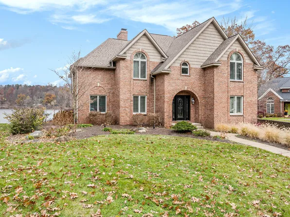 10436 Kings Point Dr, Three Rivers, MI 49093