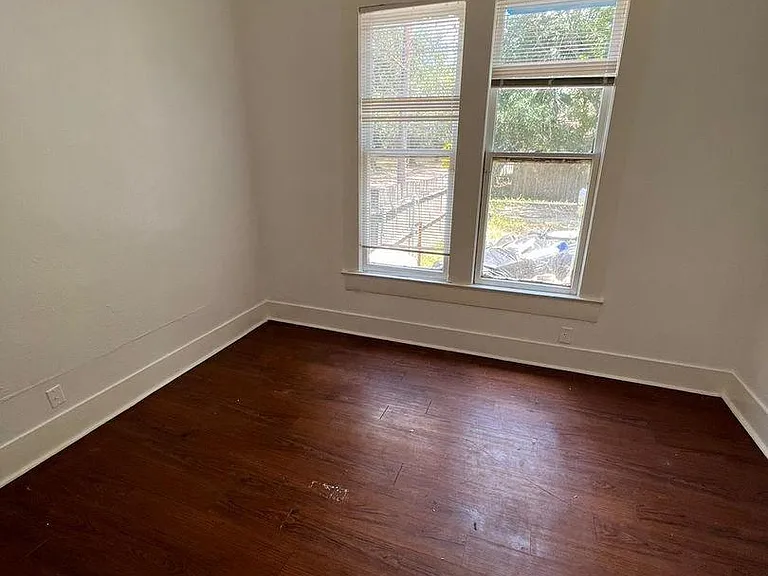 4135 Highland Ave — Photo 2