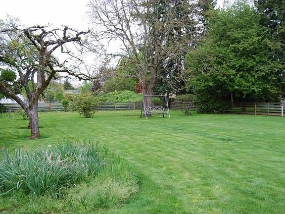 Lovely level yard