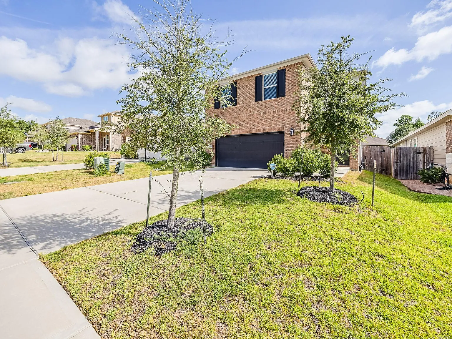 3 bed, 2.5 bath, 1576 sqft, $2,000 — Photo 2
