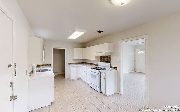 2nd image of 543 Pinewood Ln