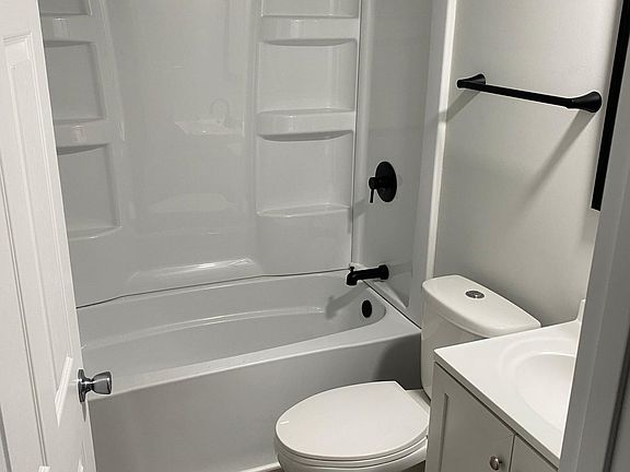 5th image of 70 Joyce Dr