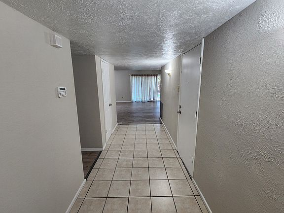 5th image of 812 Forest Glen Dr