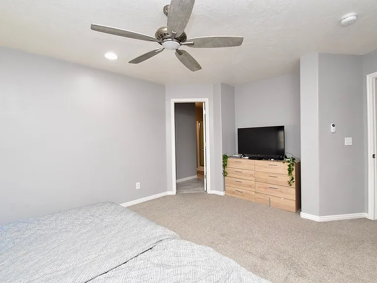 1555 Wynview Ln — Photo 17