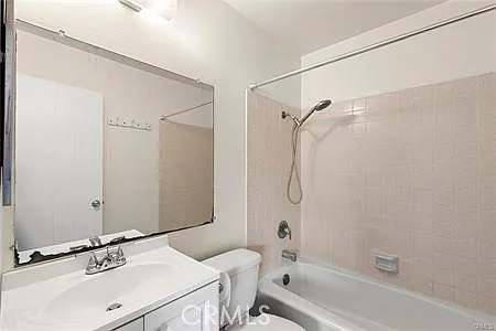 614 S Lake St #E — Photo 2