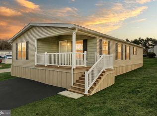 723 Lake Dr, Mount Wolf, PA