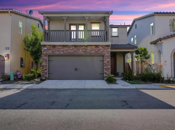 611 N Cattail Ct, Fresno, CA 93727