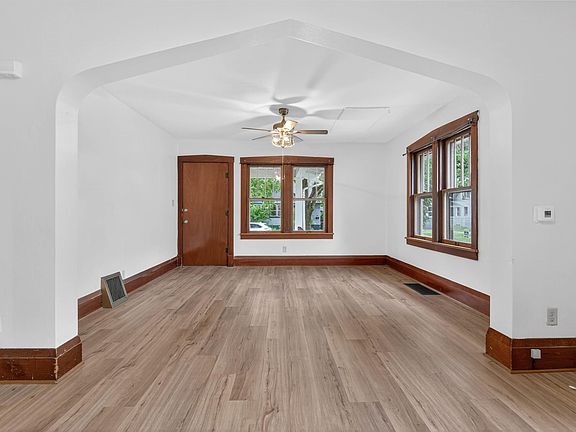 3rd image of 523 Cutler St