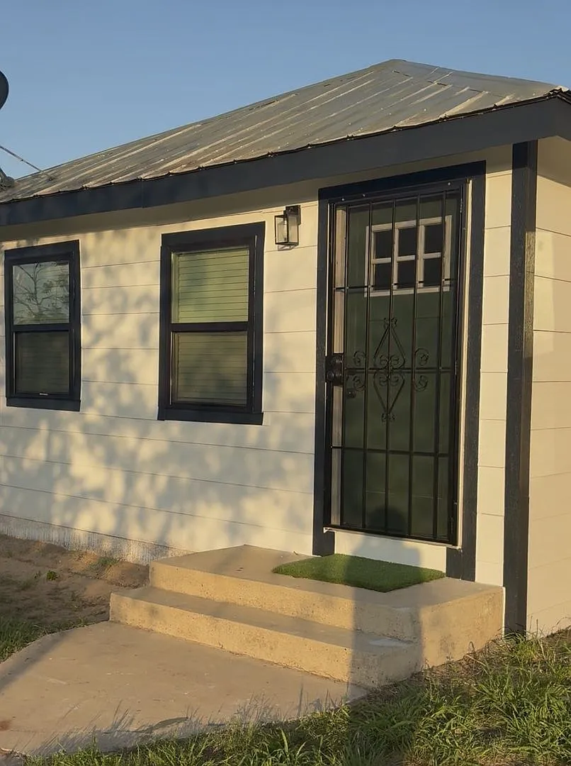 1602 Pena St Carrizo Springs Tx 78834 — Photo 2