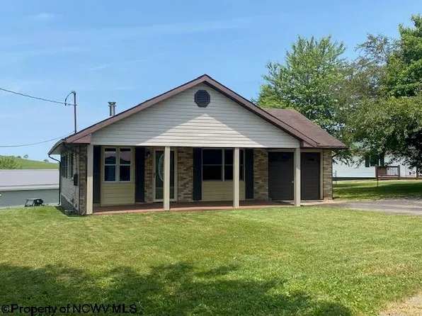107 Richfield Ln, Terra Alta, WV 26764