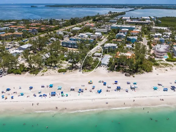 3720 Gulf Dr, Holmes Beach, FL 34217