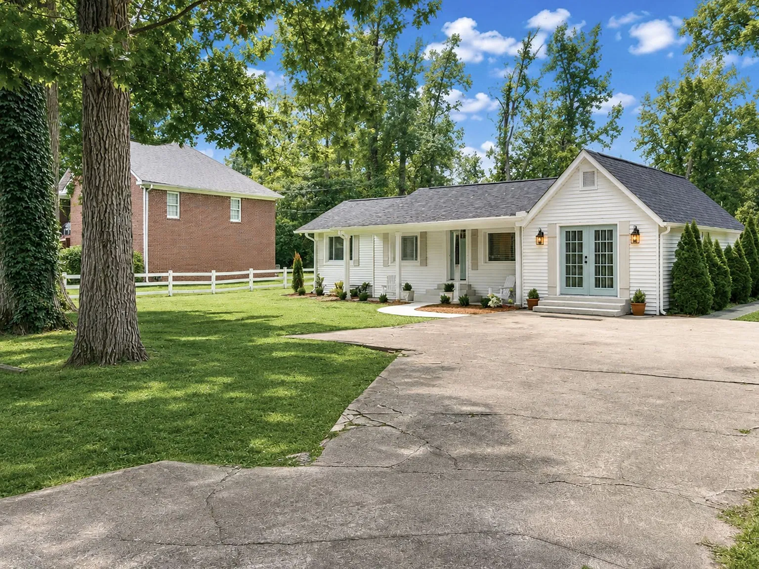 4 bed, 2.0 bath, 1756 sqft, $3,600 — Photo 2